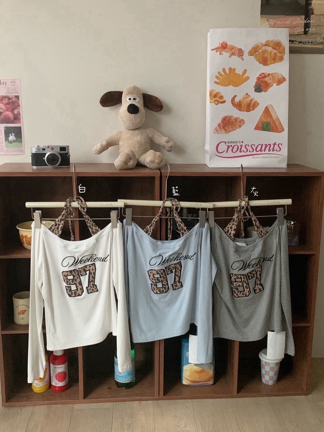 A20 預購字母刺繡豹紋拼接綁帶假兩件平口上衣