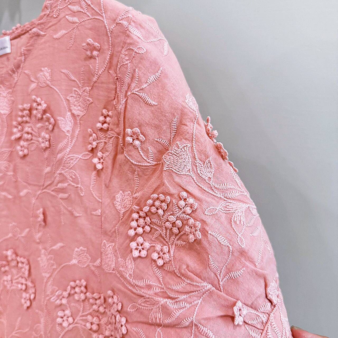 A8051-立體繡花雪紡上衣