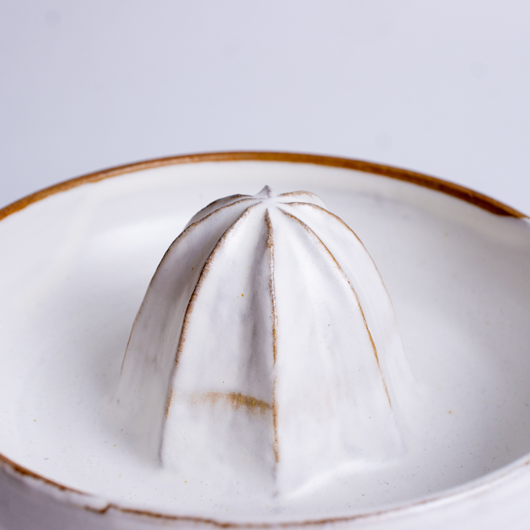 牙白陶瓷手動榨汁器