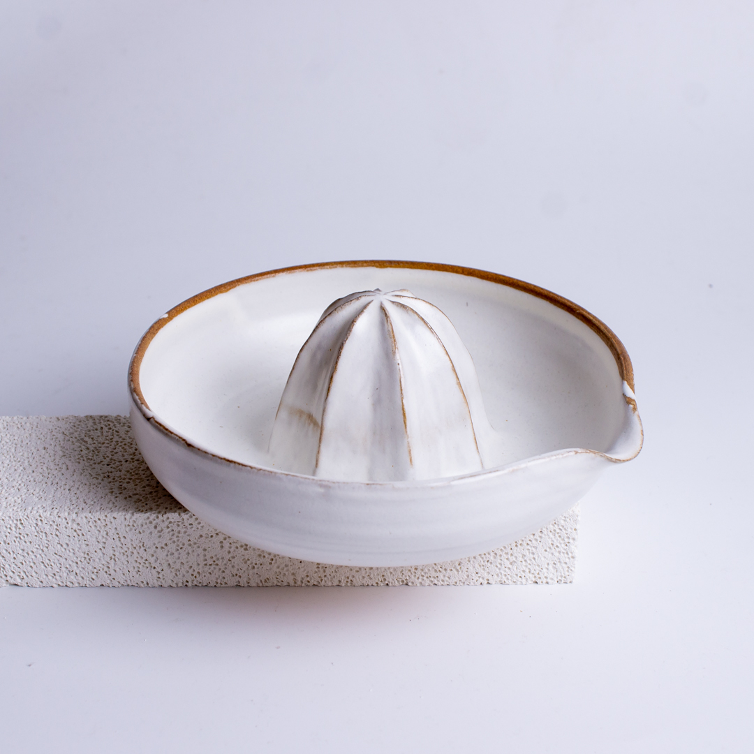 牙白陶瓷手動榨汁器