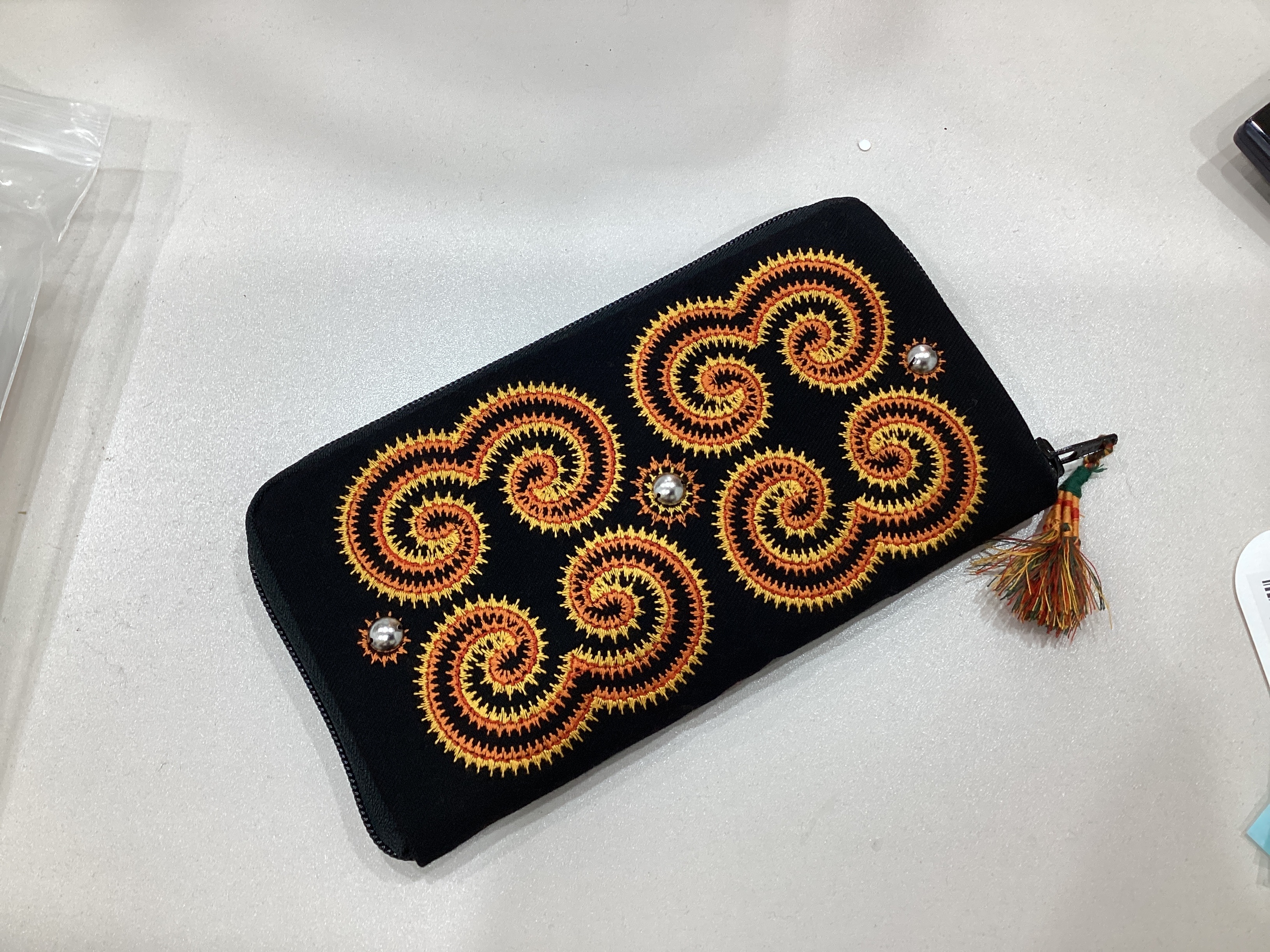 No.13黑底刺繡長夾長22cm深12cm