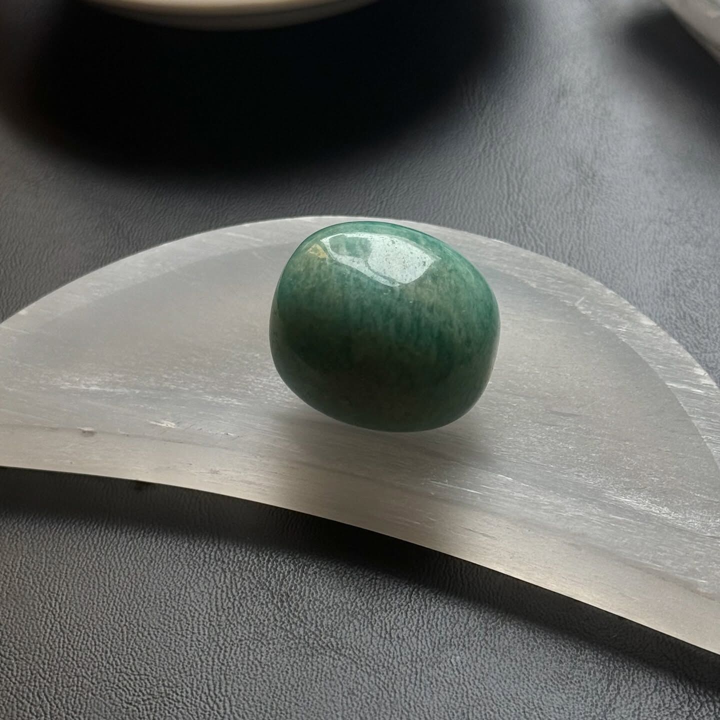 [原石] 透石膏 水晶淨化盤 月亮造型