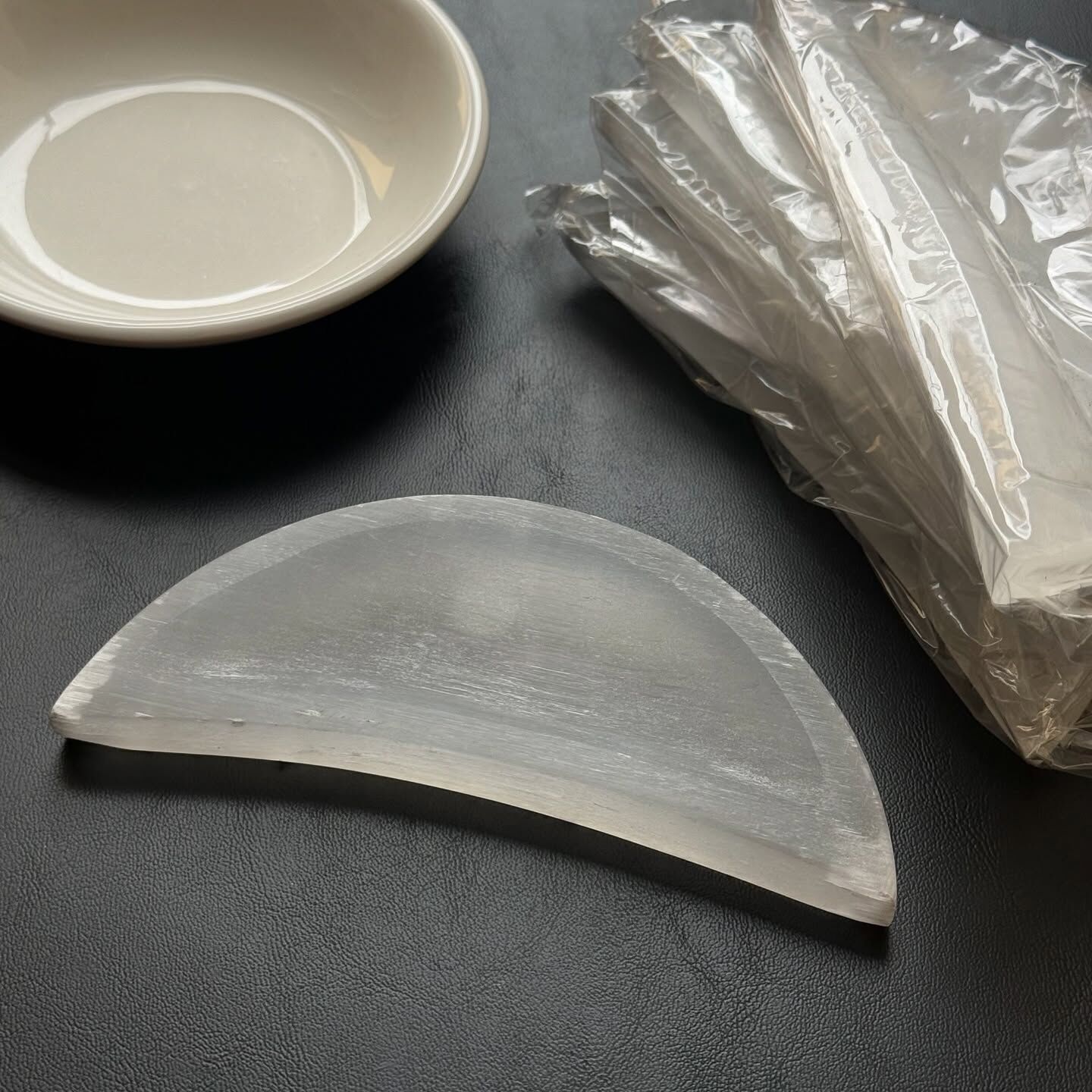 [原石] 透石膏 水晶淨化盤 月亮造型