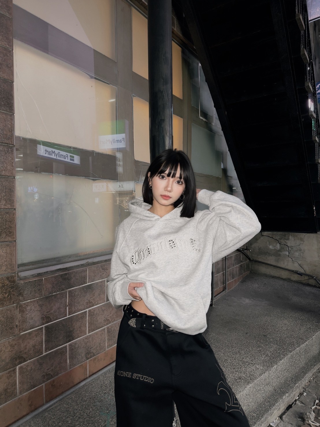 美式刺繡字體釘釦帽T