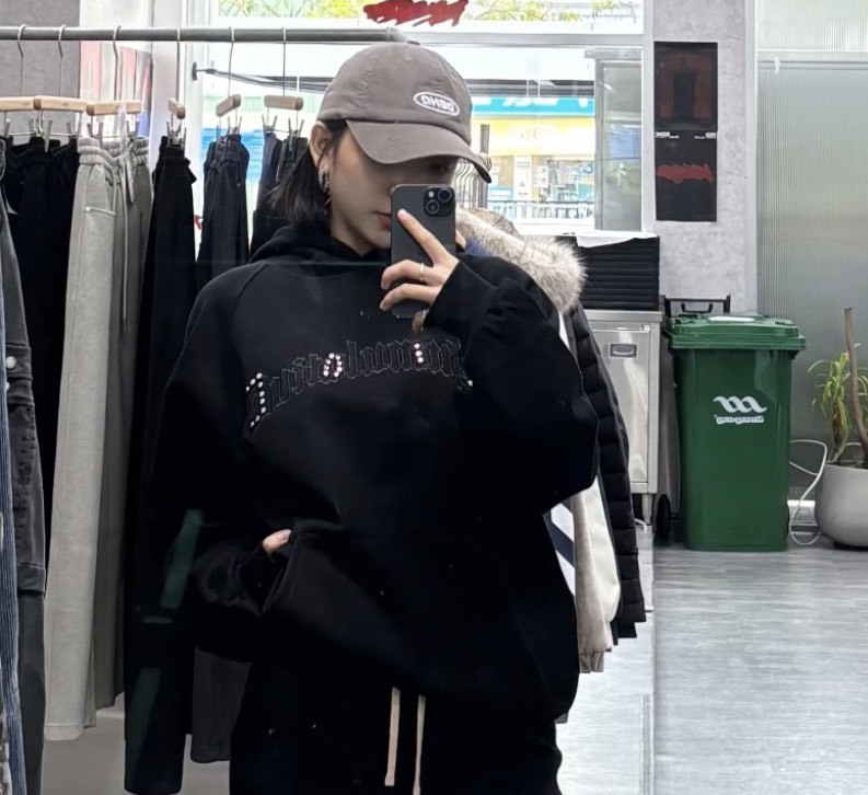 美式刺繡字體釘釦帽T