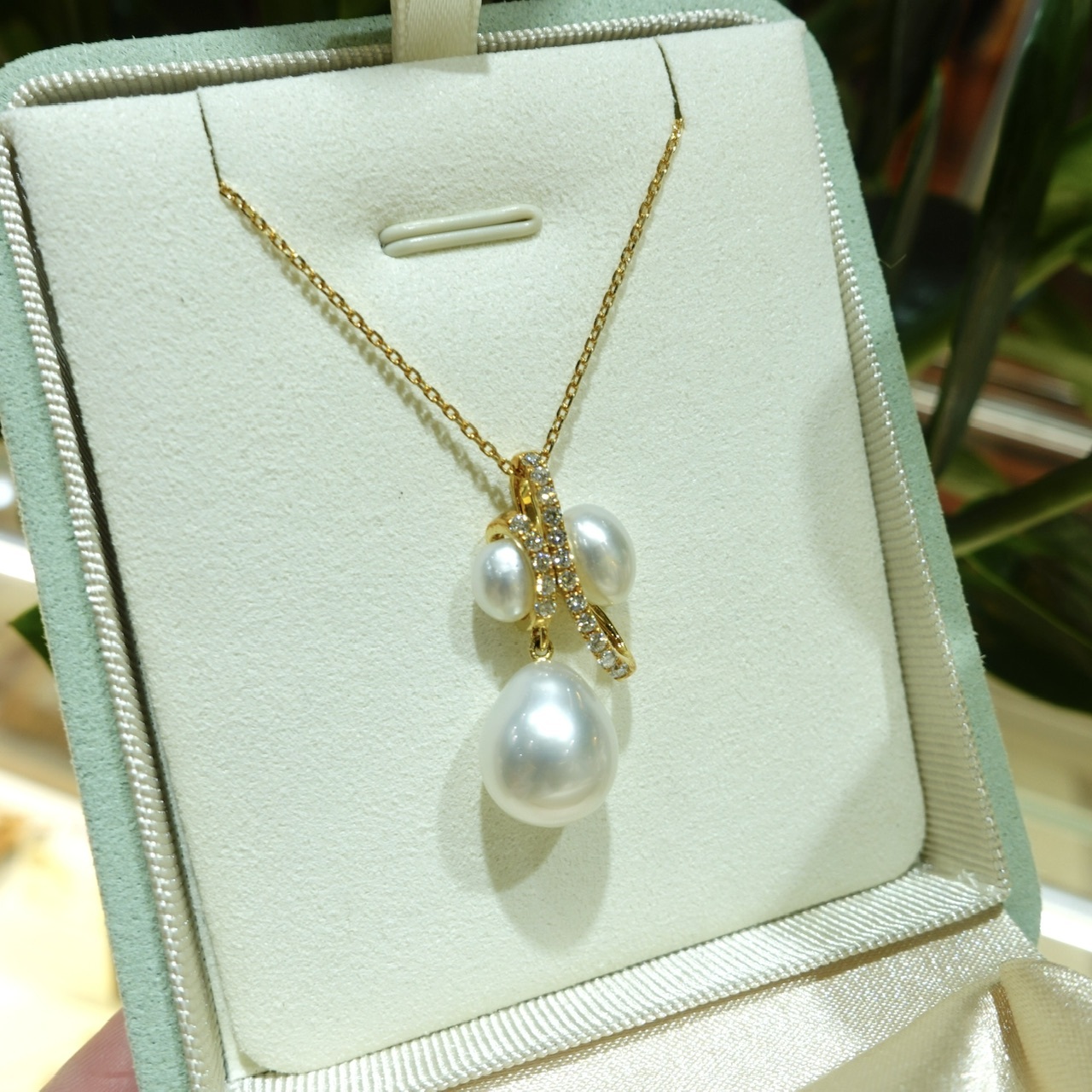 18K Gold Keshi South Sea Pearl Diamonds Necklace