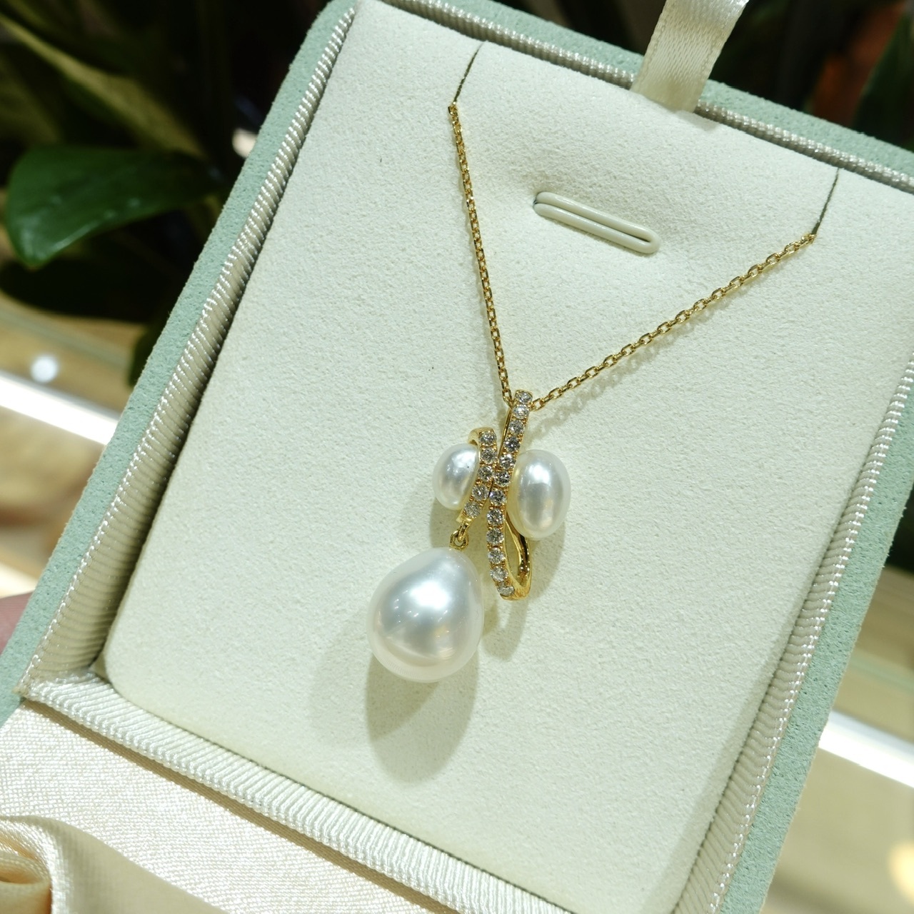 18K Gold Keshi South Sea Pearl Diamonds Necklace