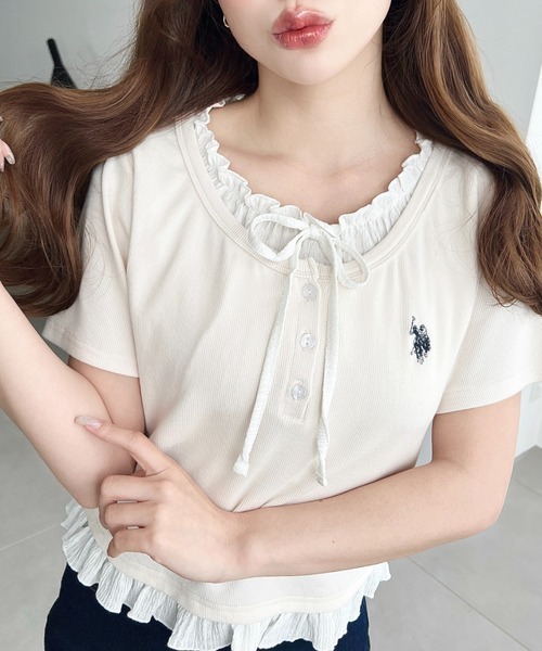 日本🇯🇵連線 Moment+ x U.S. POLO ASSN. 刺繡捲邊分層短袖T恤 短版 刺繡 亨利領口 緞帶 休閒 短袖 T恤 4色(任買兩件711免運)/預購