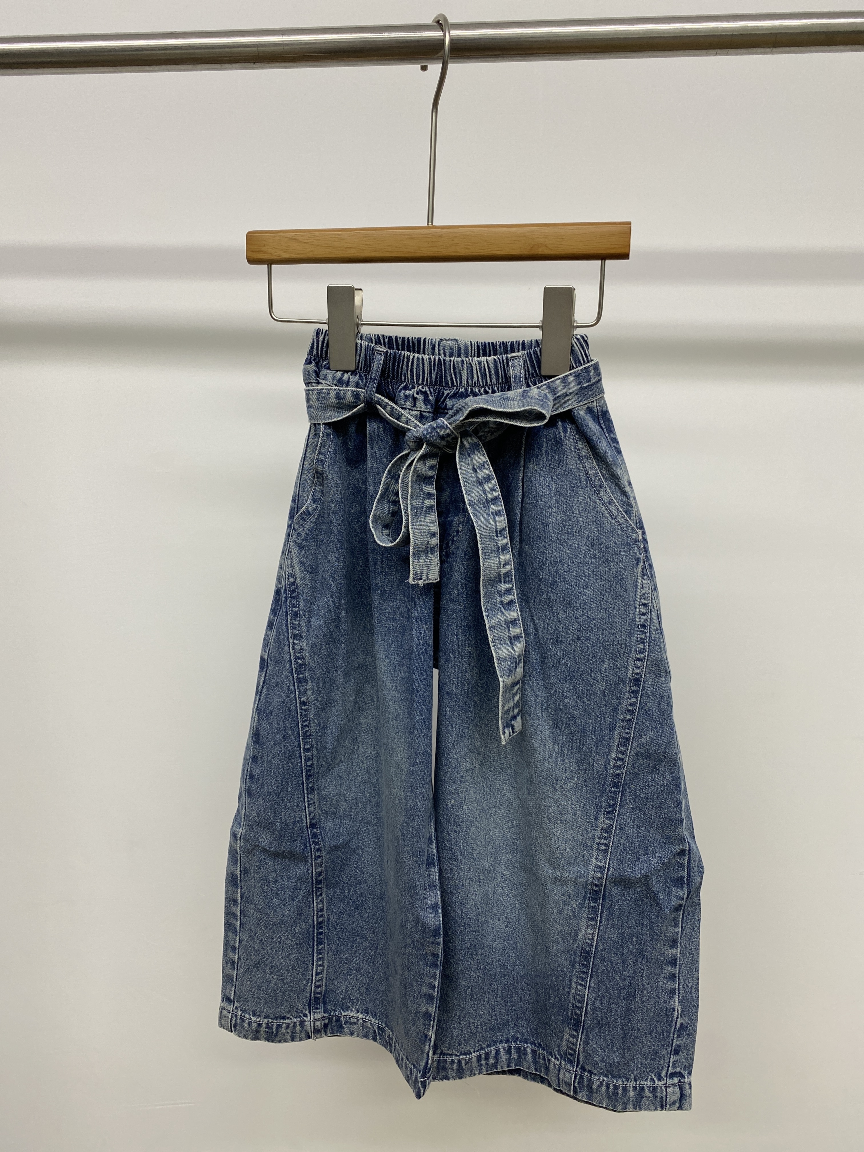 A04371牛仔腰帶設計款九分褲