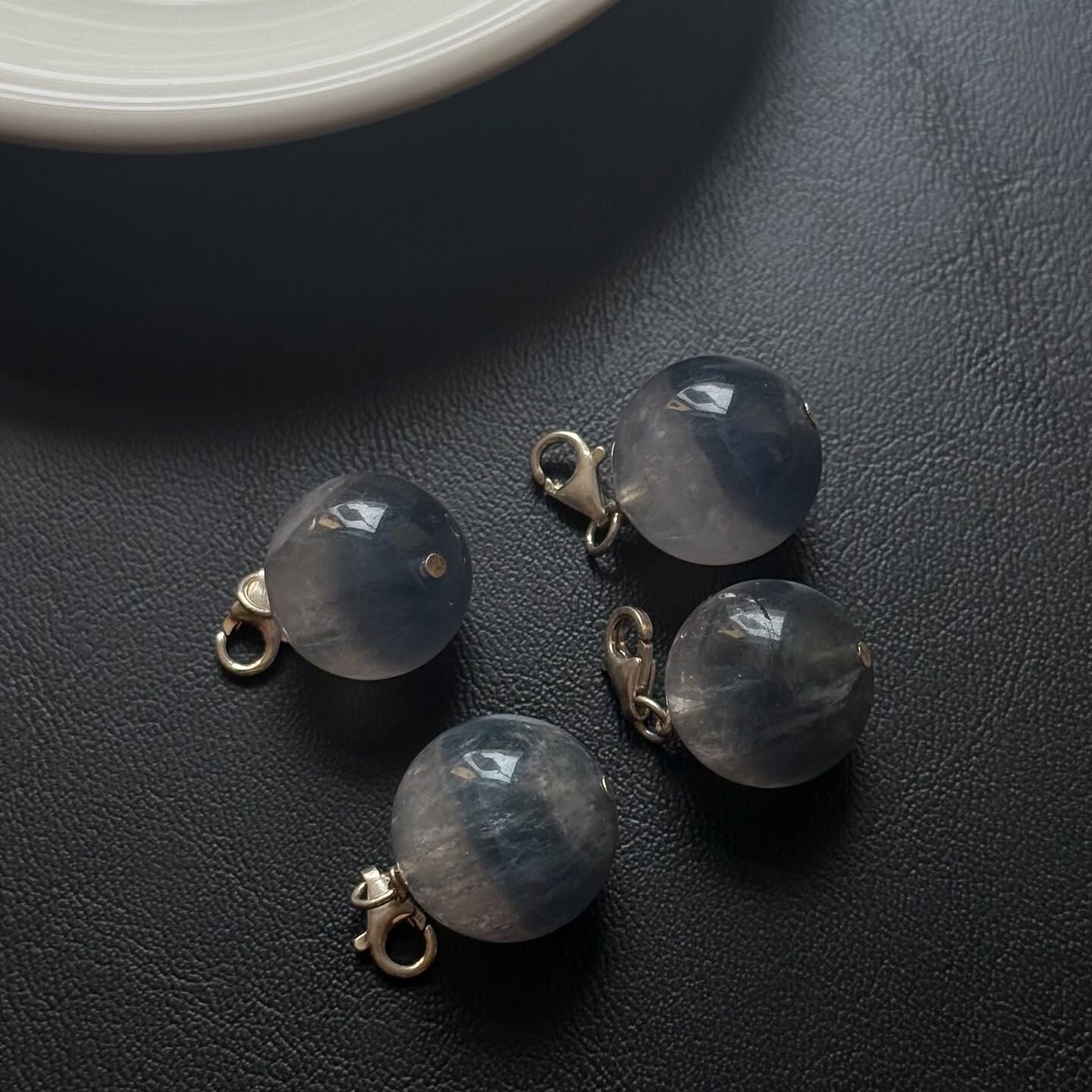 [原石] 半盆藍螢石 水晶小球 925銀吊墜