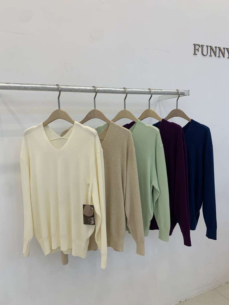 FP6027 經典u型領寬松羊毛上衣