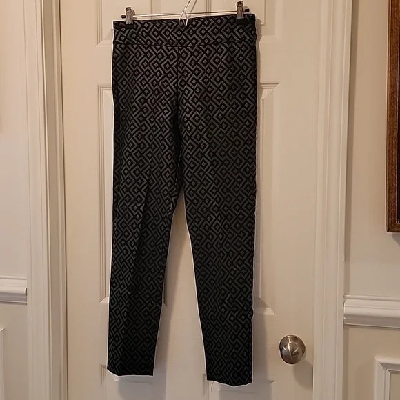[S] DKNY DARK OTLN LOGO BLACK HIGH WAIST 7/8 PRINTED LEGGING WITH POCKETS, DP6P3491-L8X (SD1838)