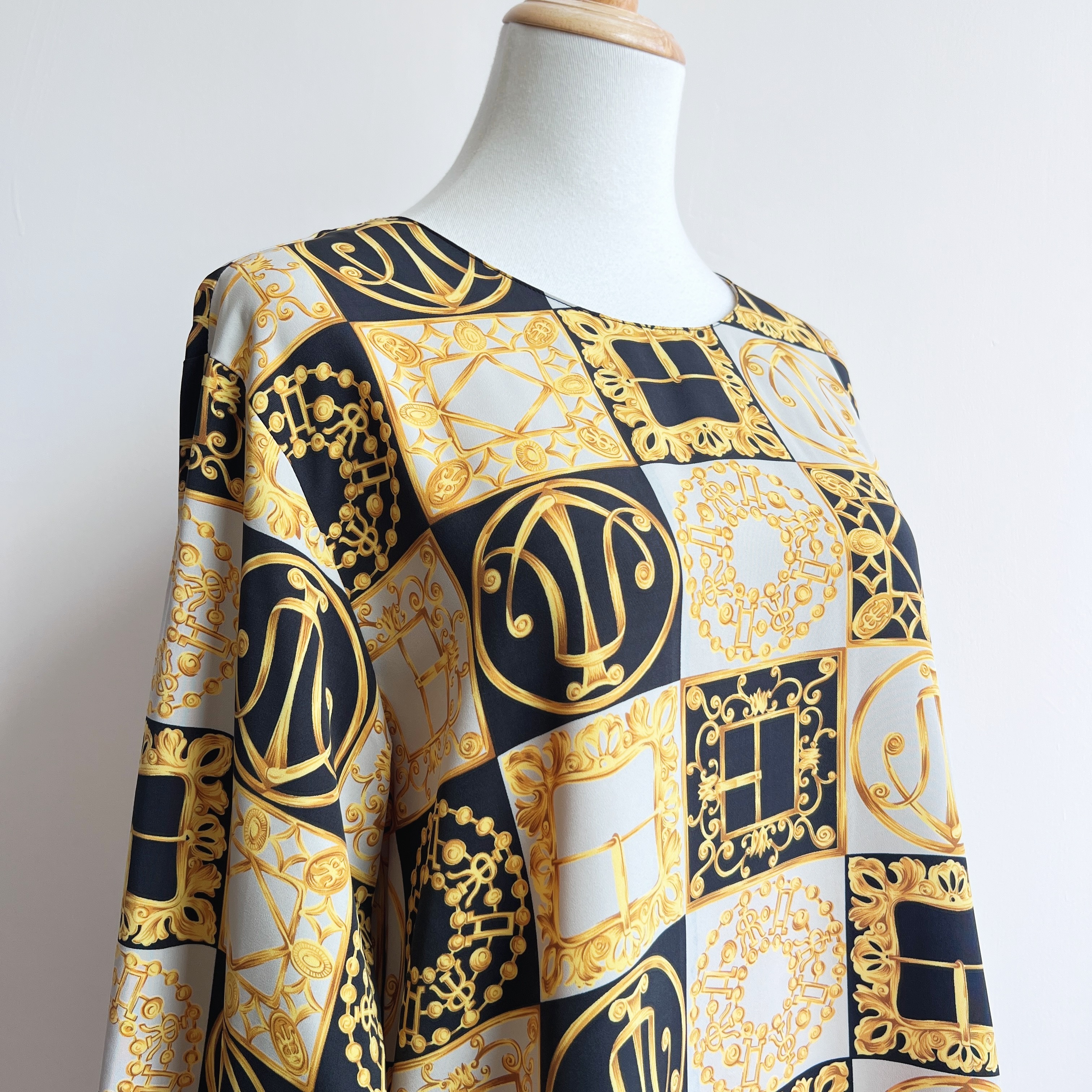 黑金宮廷單字母滑身古著上衣