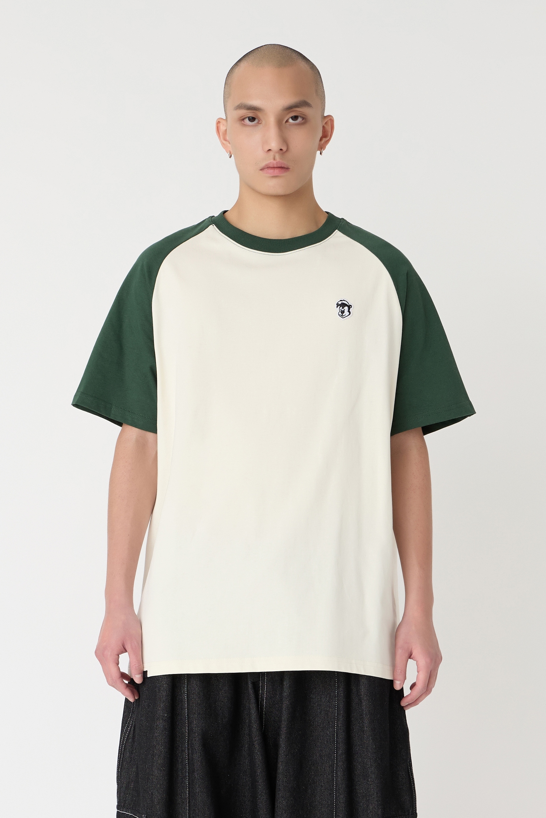 NOIR 美式撞色插肩刺繡短Tee