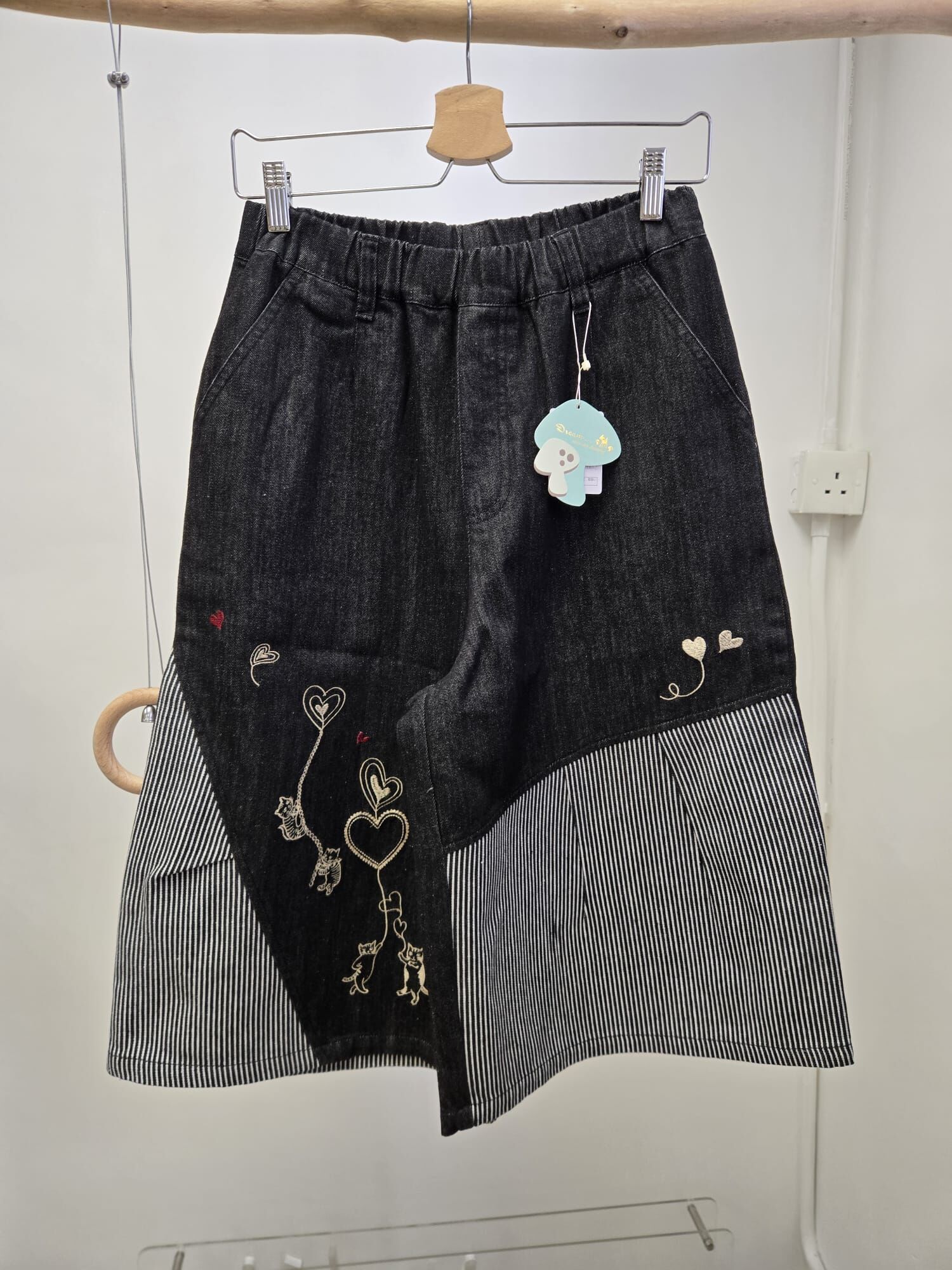 Dream  繡花併間條牛仔裙褲