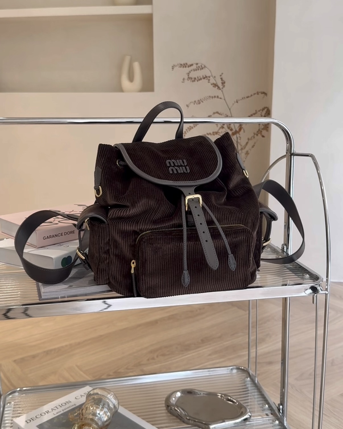 MIUMIU｜燈芯絨背包 大號 黑壇色