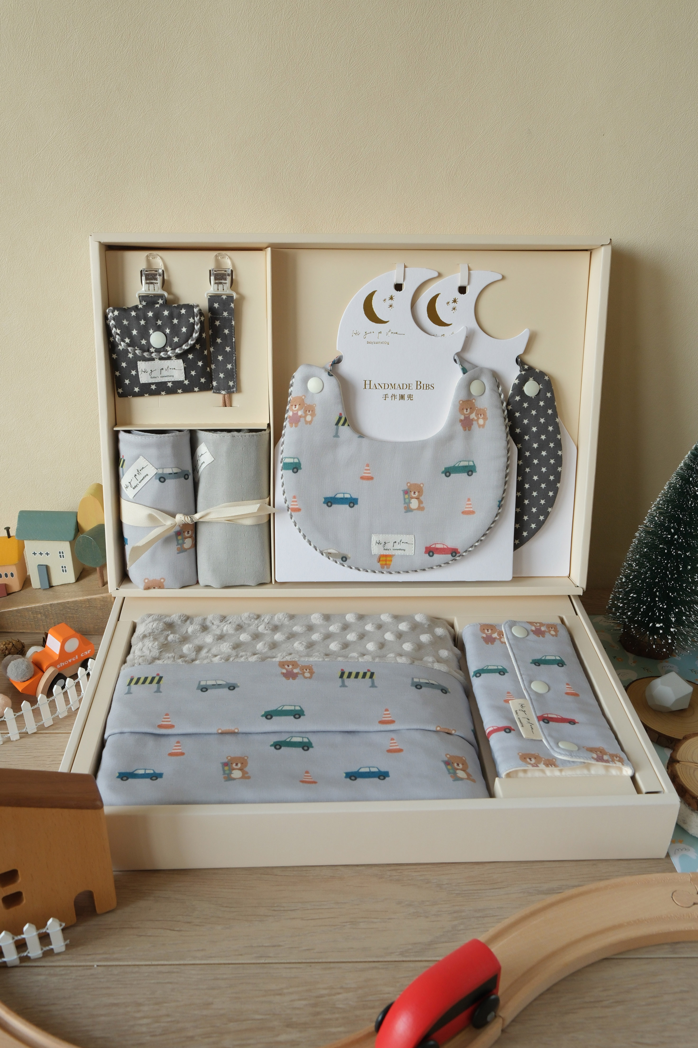 Hi Y.P store-彌月禮盒收涎推薦組-獨家設計-汽車小熊