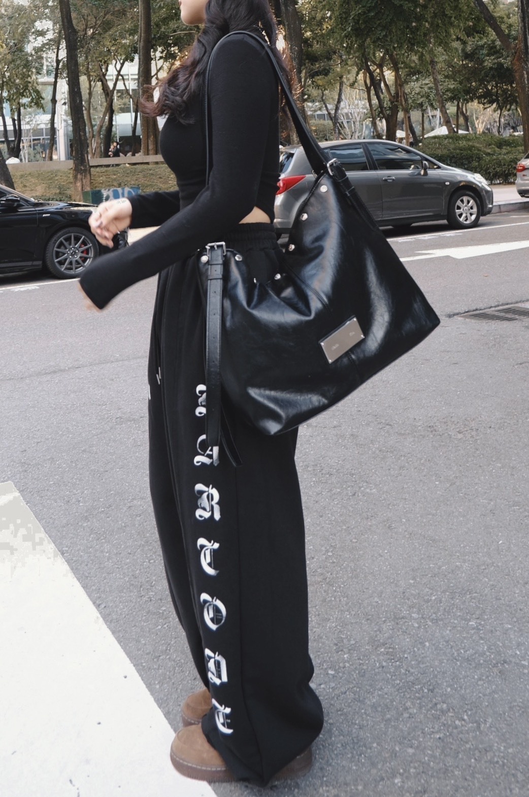 <線上SALE❤️‍🔥>  Matin KIM 鉚釘斜肩/肩背包