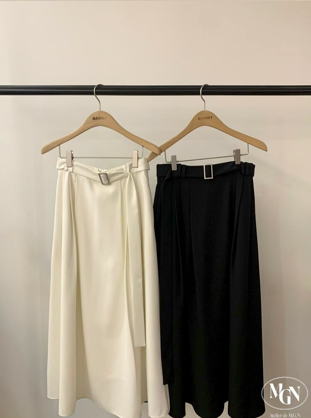 MN5431 方扣腰帶傘形半身裙