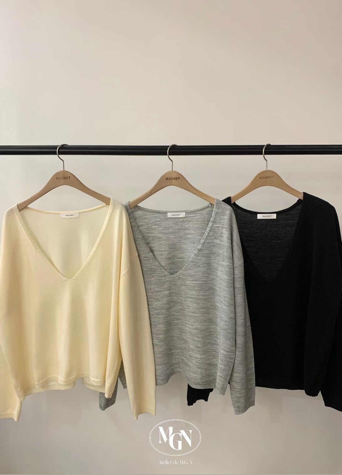 MN5429 大V領薄針織上衣