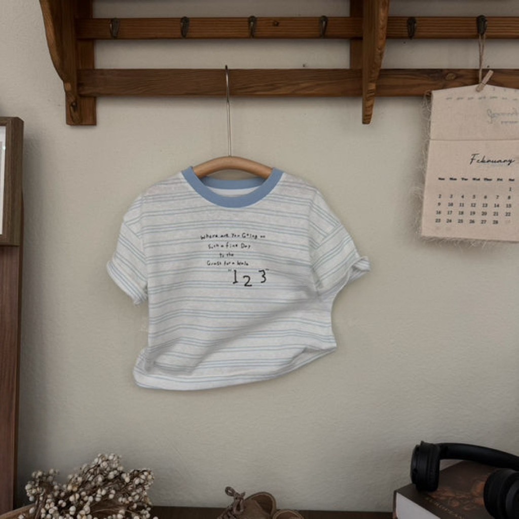 藍條紋英字短袖上衣