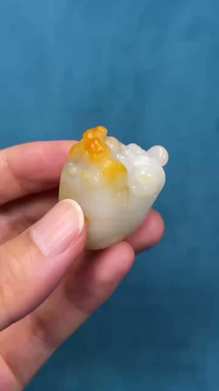 和田玉籽料螭龍送福黃沁獨籽掛件,天然和田玉軟玉