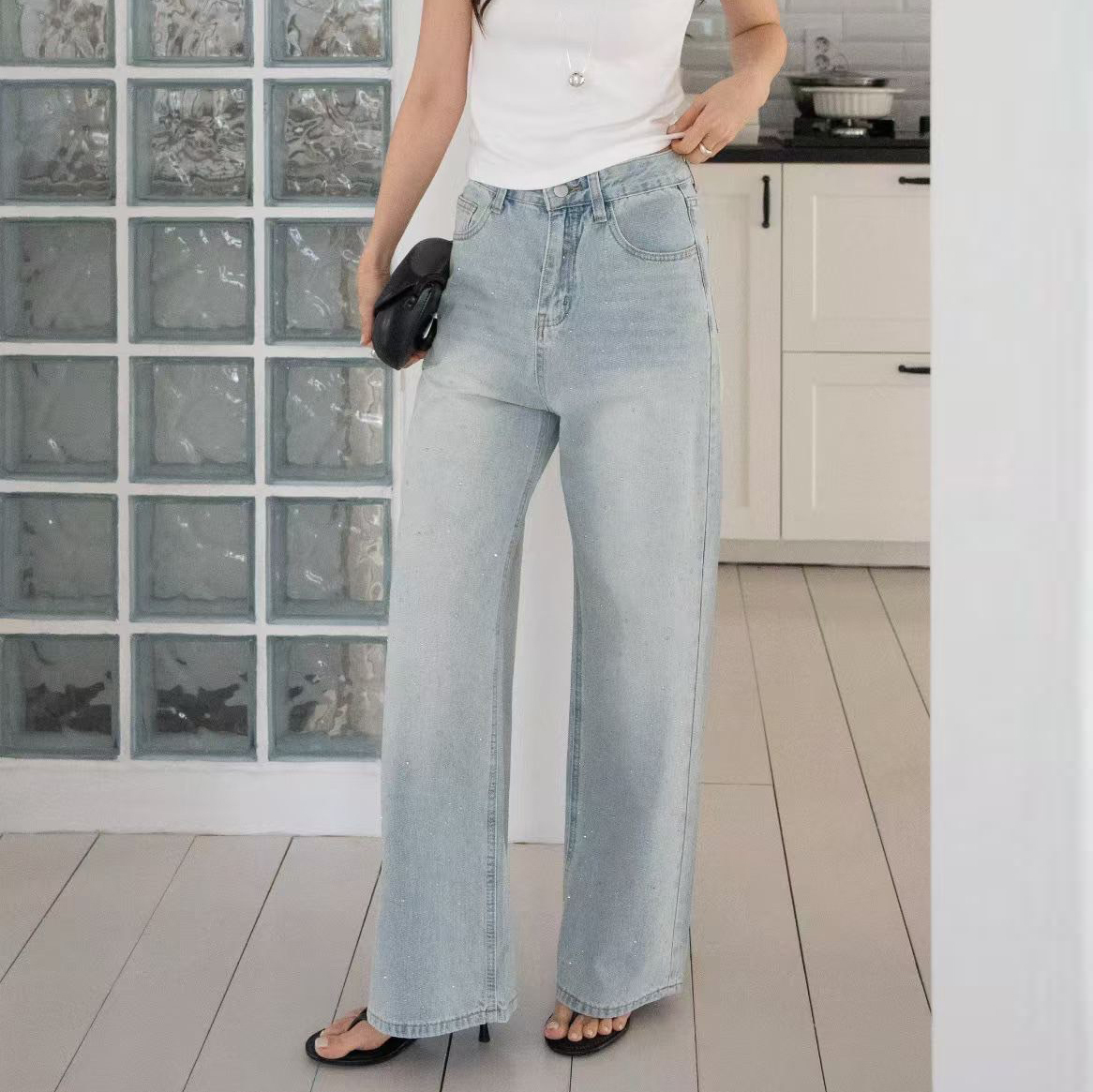 淺藍刷色滿滿亮鑽造型直筒牛仔褲-S-L