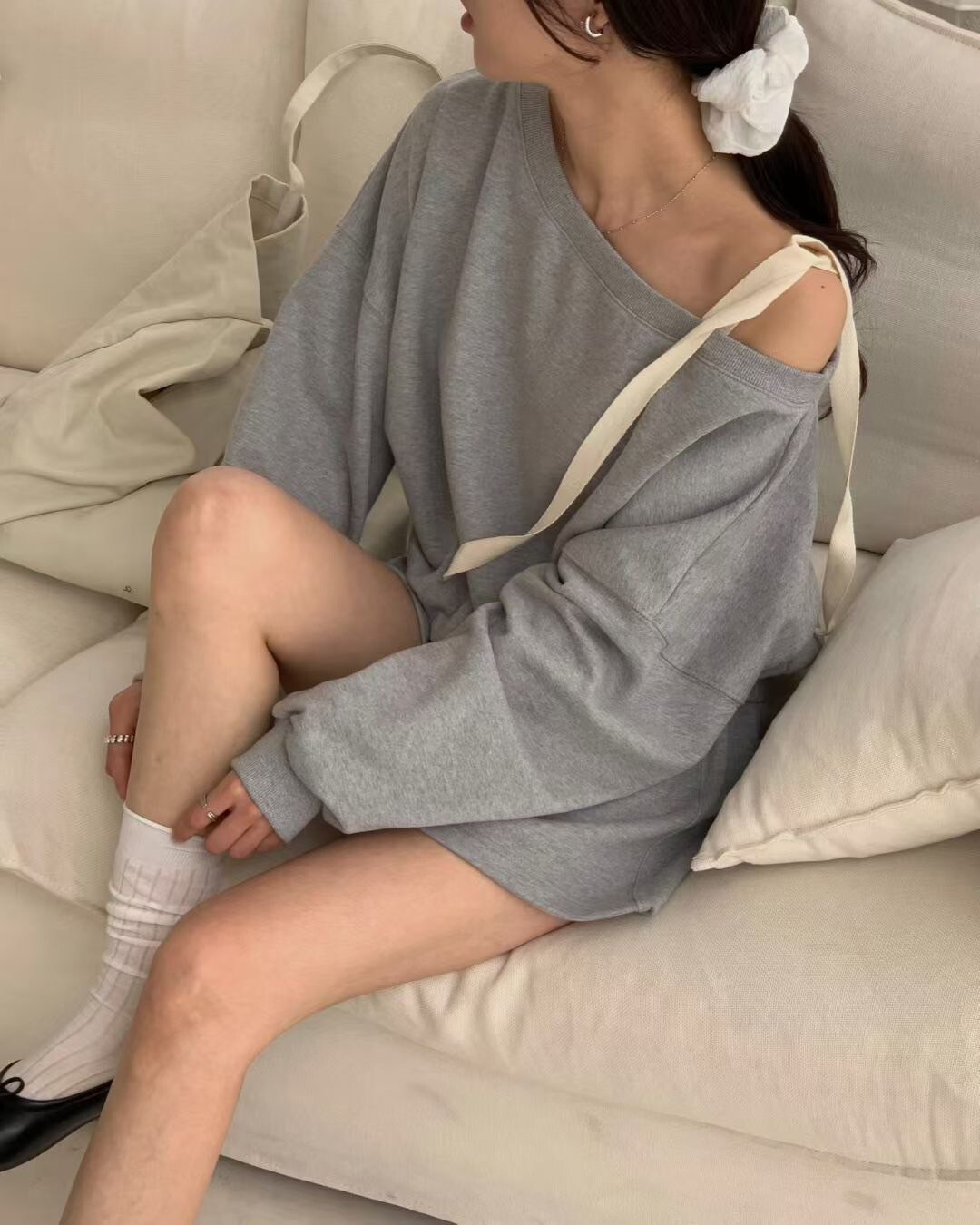 單邊露肩綁帶蝴蝶結造型大學TEE+短褲SET / 2色