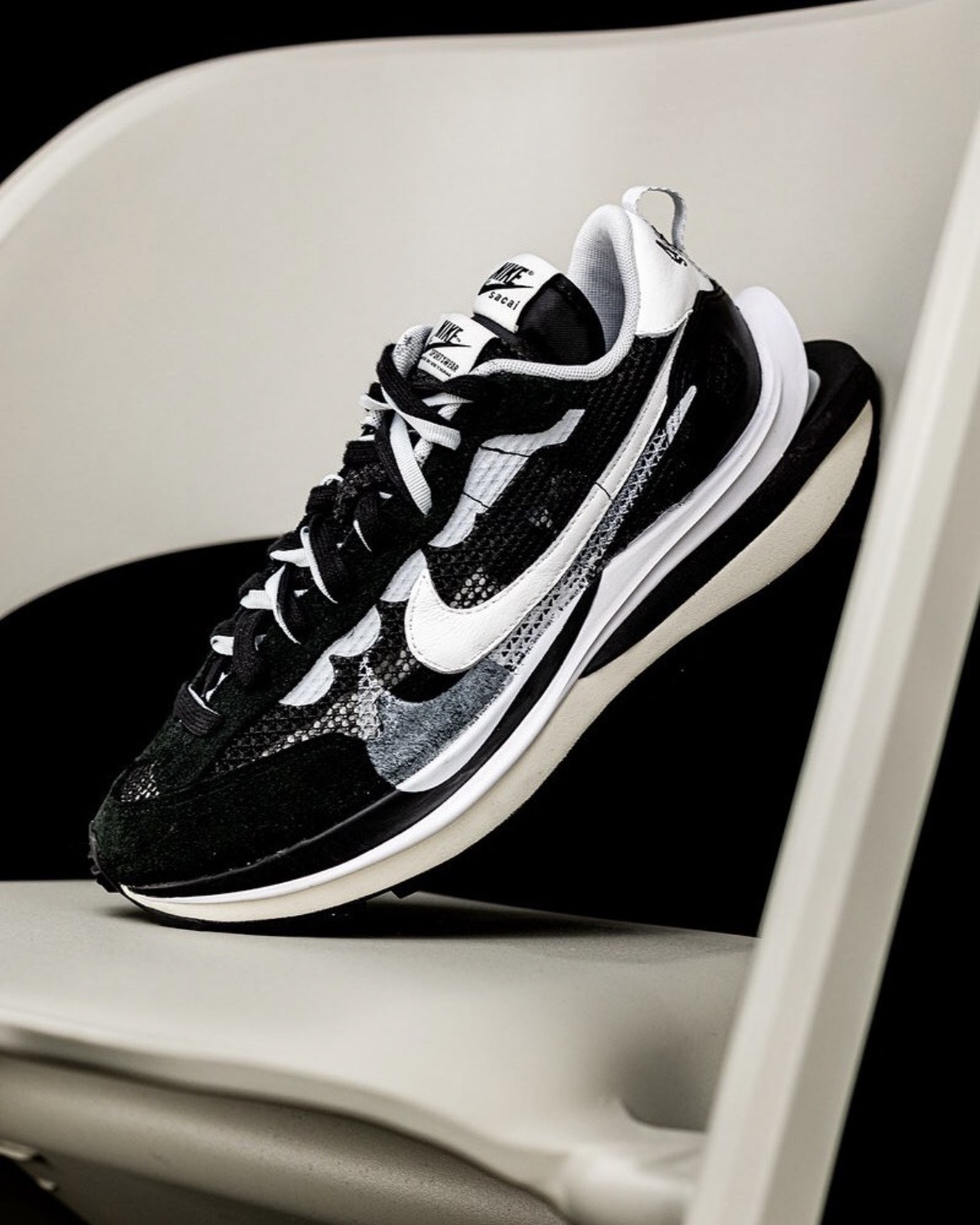 【逢甲 FUZZY】Sacai x Nike VaporWaffle "Black White" 黑白 CV1363-001