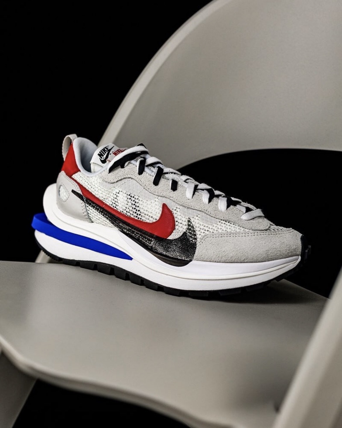 【逢甲FUZZY】Sacai x Nike VaporWaffle "Sail" 白紅藍 CV1363-100