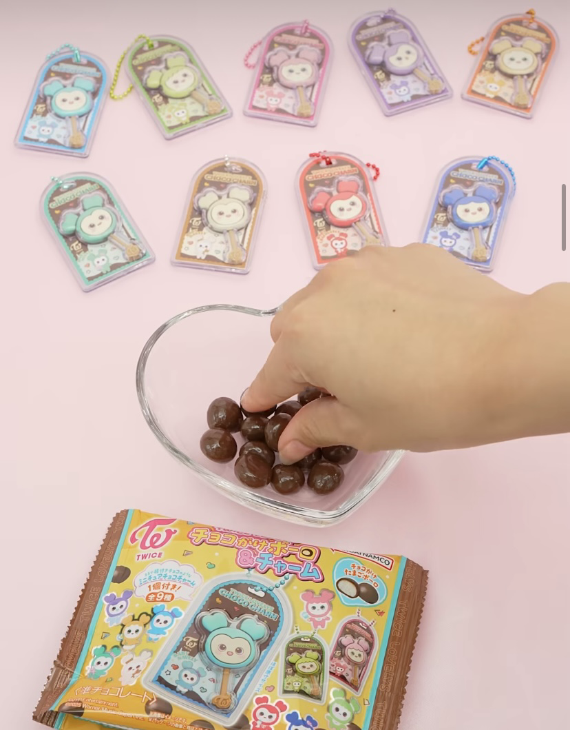 TWICE LOVELYS 食玩朱古力餅 ＆ Keyring