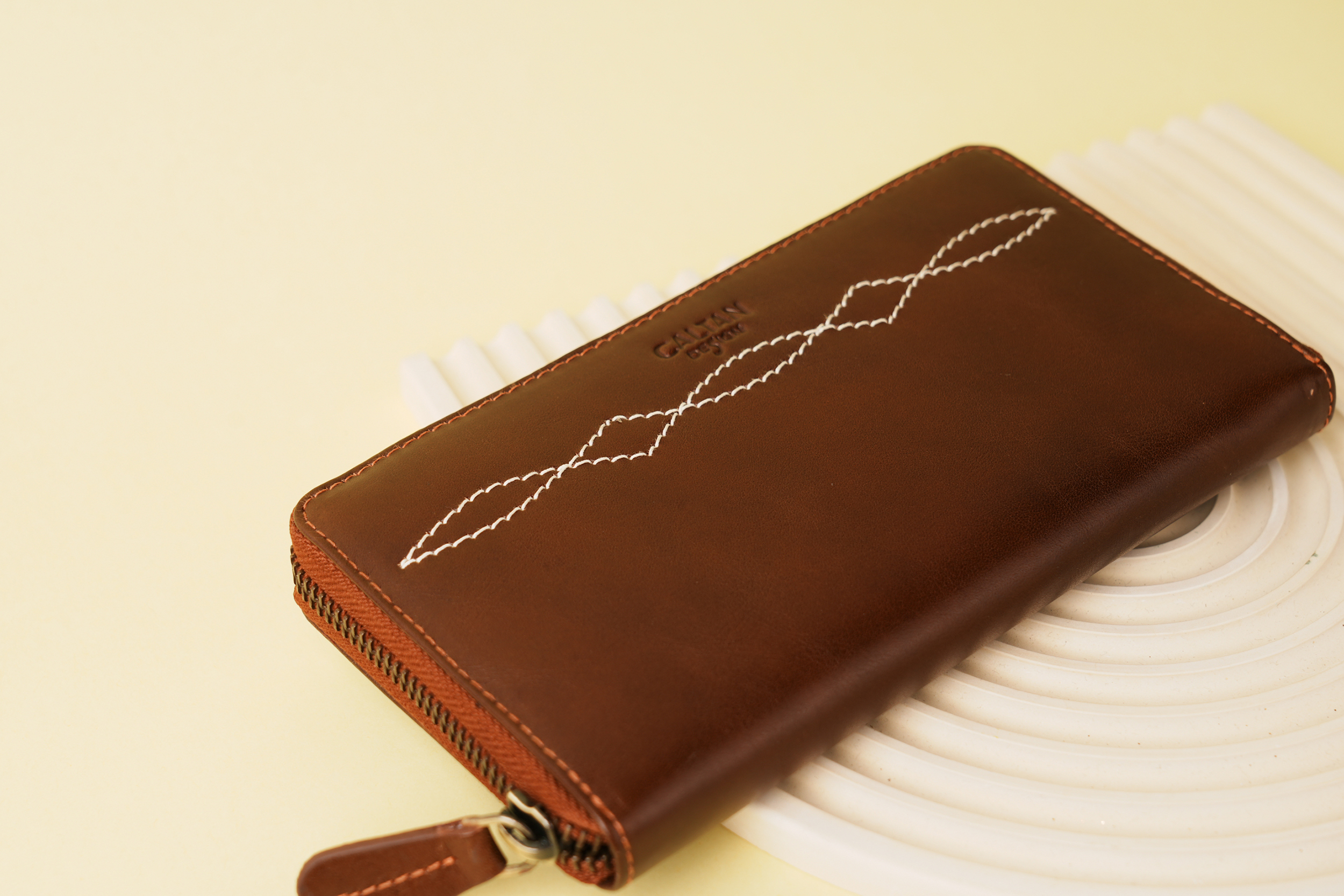 『新品上市』老爺有喜  菱紋縫線真皮多功能長夾 (075142cd)