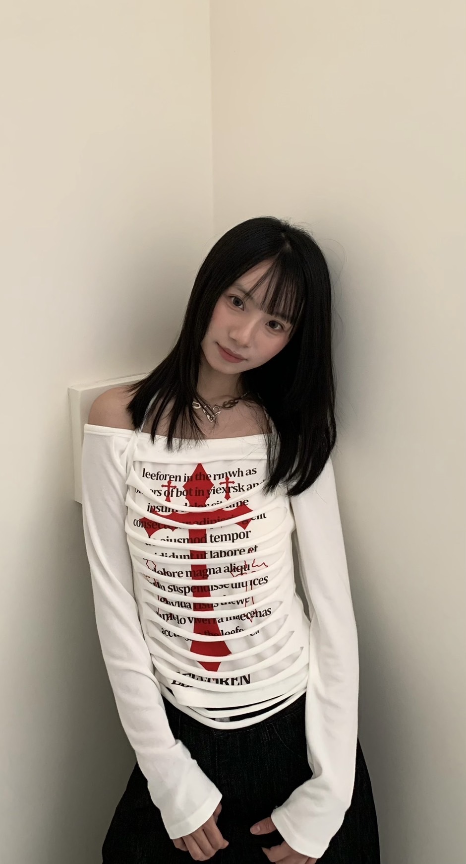 A59 預購街頭十字印花一字領上衣