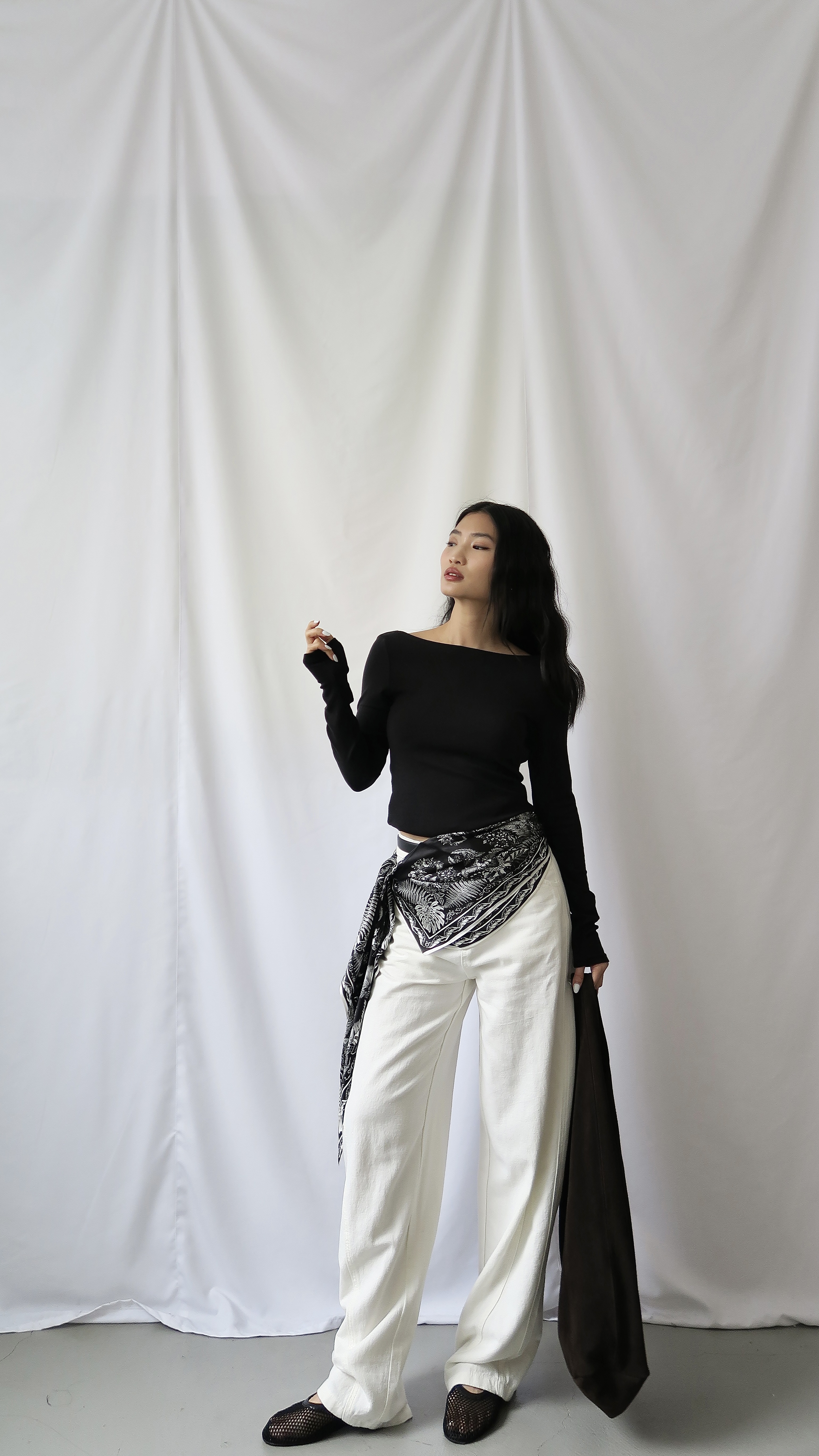 收腰露背衣(杏現貨)