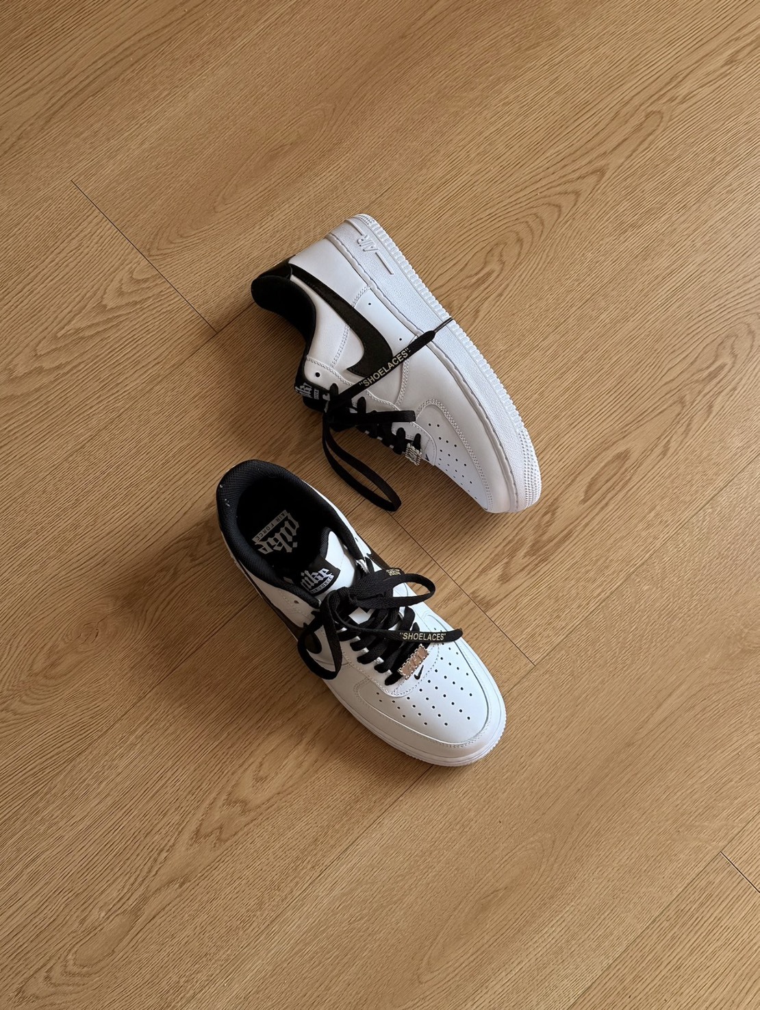 Nike Air Force 1 AF1 漆皮 亮面 金屬裝飾 白底黑勾 熊貓 HF2898101