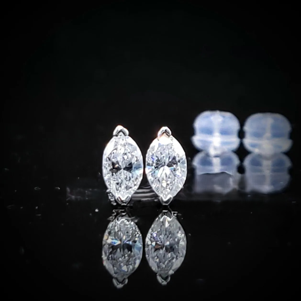 全新18K白金【主石69份欖尖形鑽石】耳環