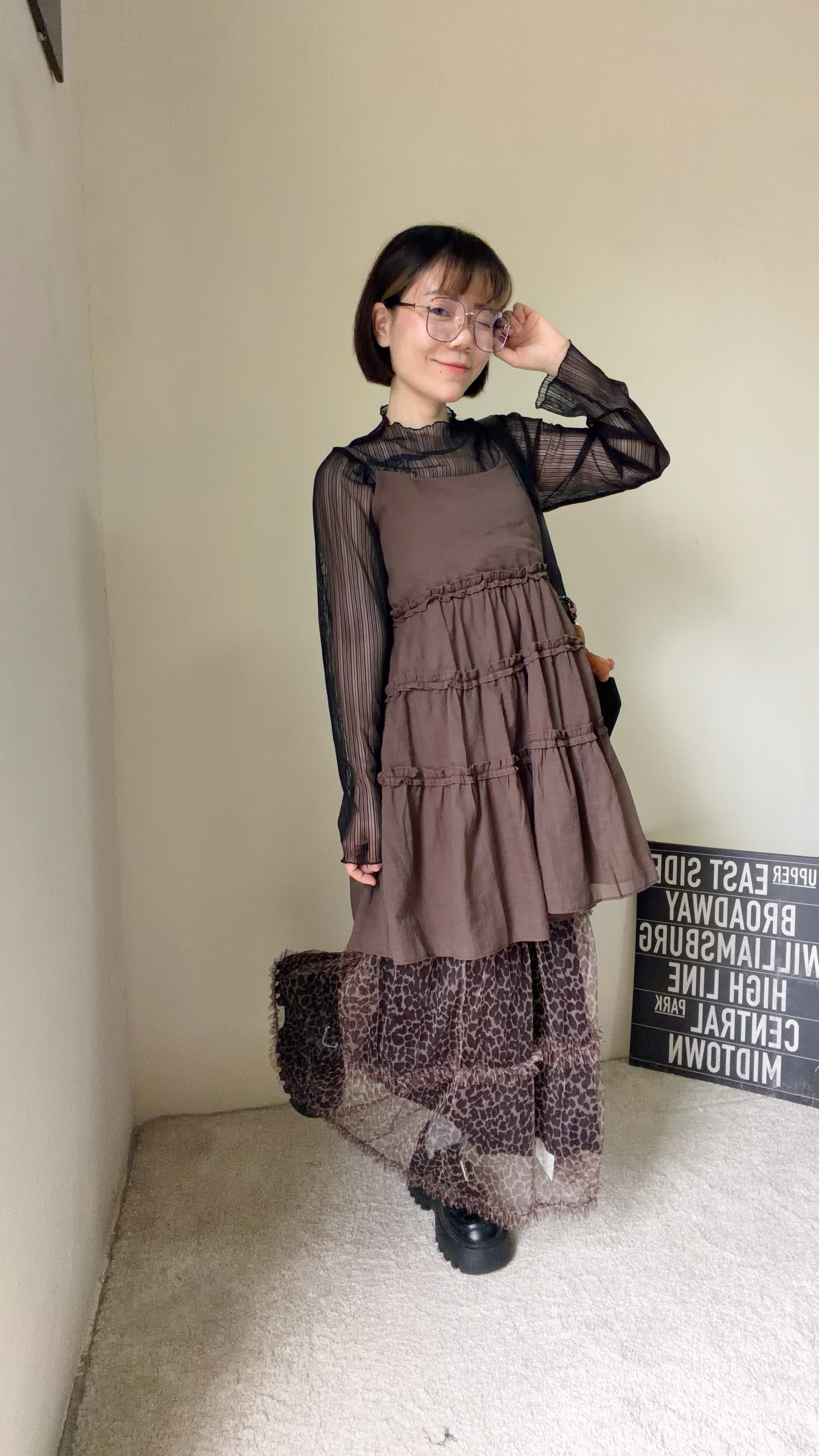 無敵推薦的硬挺蕾絲豹紋裙