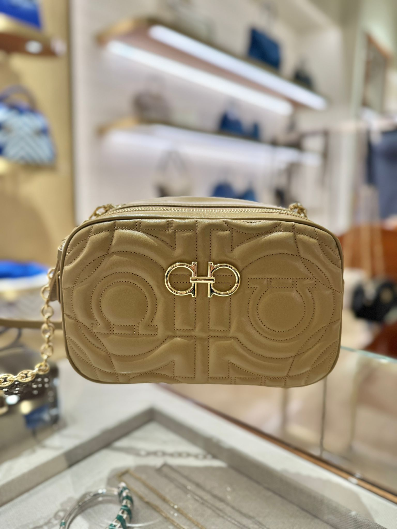 UK-CCG0306-563 (A13)