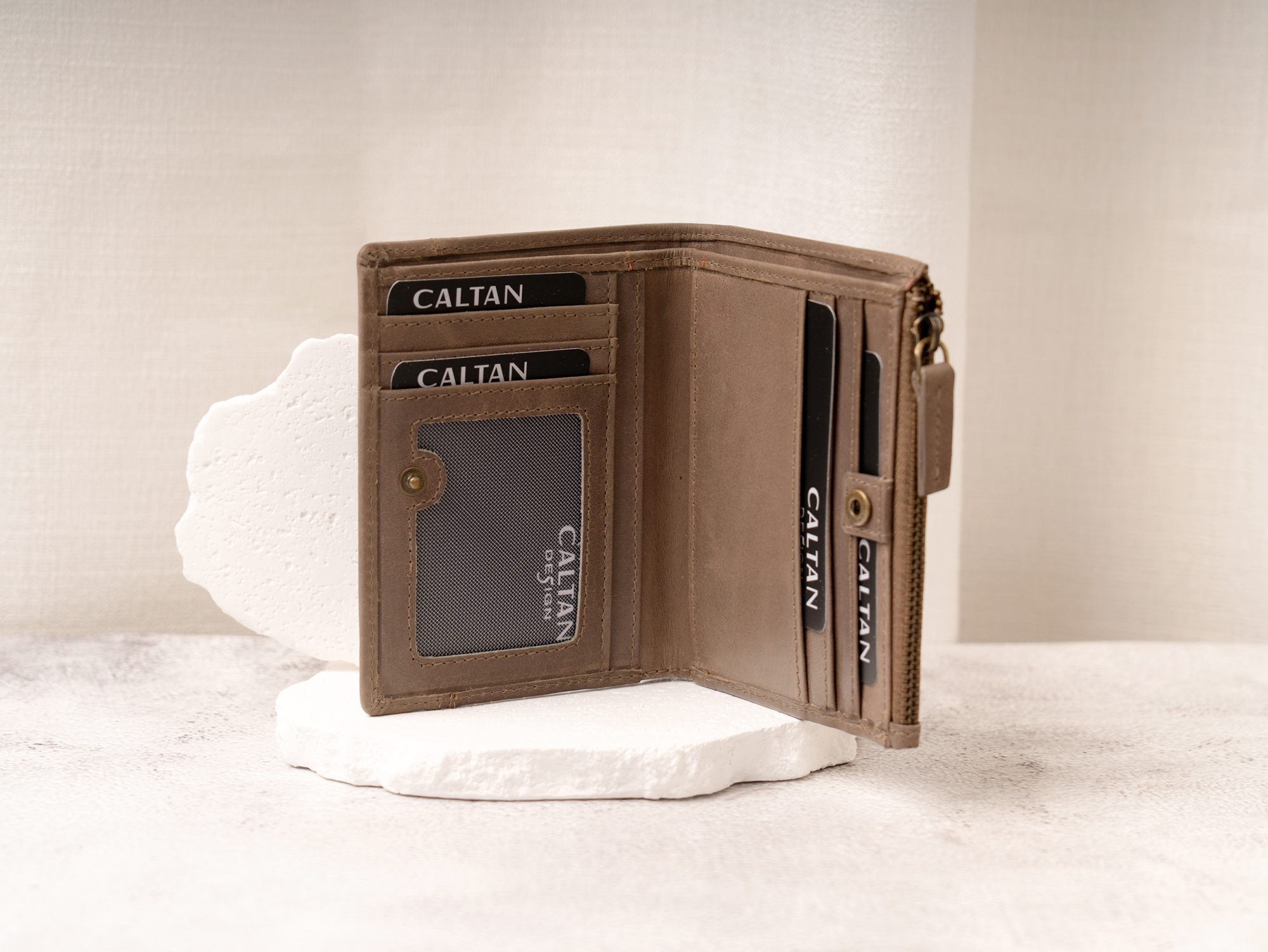 『新品上市』老爺有喜  簡約真皮扣式拉鍊短夾 (075160cl)