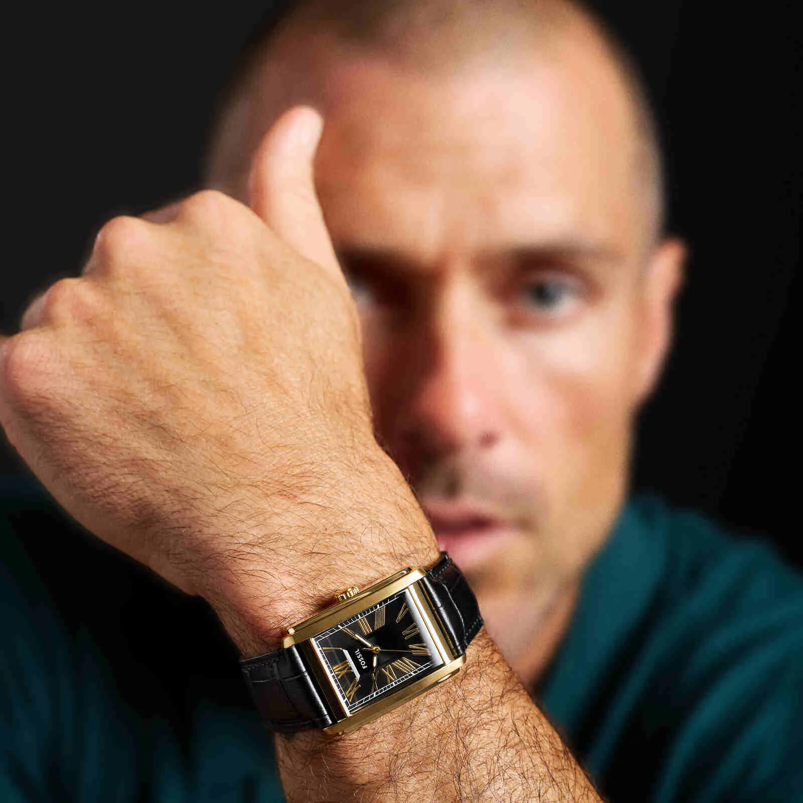 萬年鐘錶 - Fossil  Carraway 典藏黑羅馬數字方形皮革男錶  FS6091  錶徑30MM