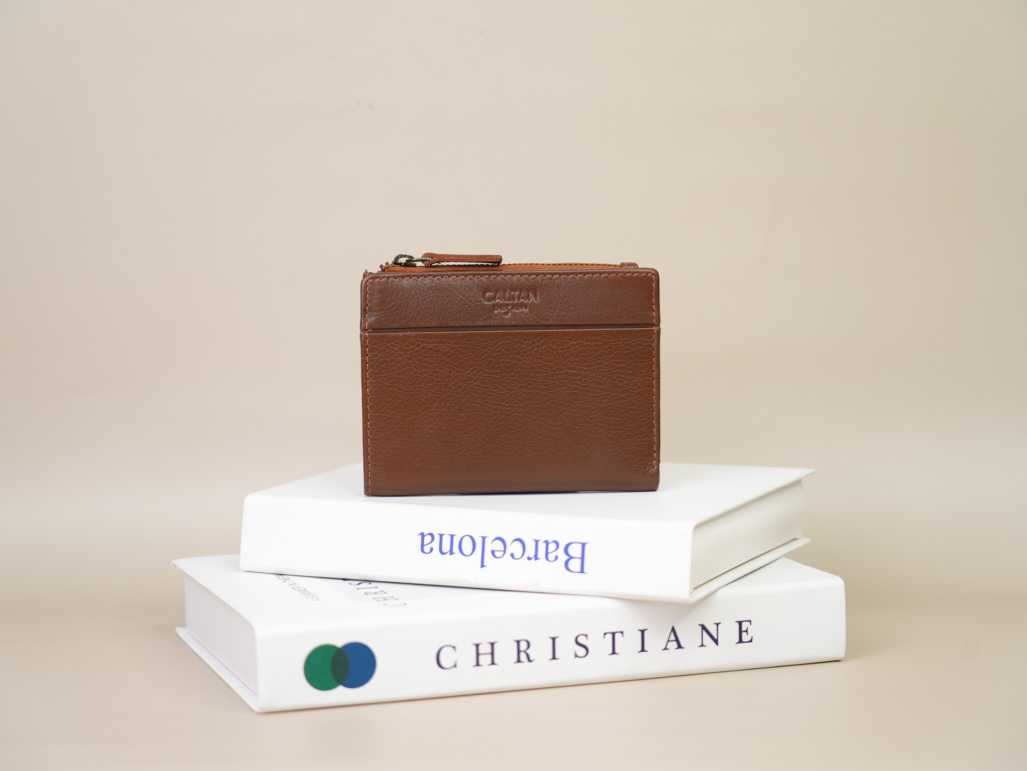 『新品上市』老爺有喜  簡約真皮扣式拉鍊短夾 (075160cd)