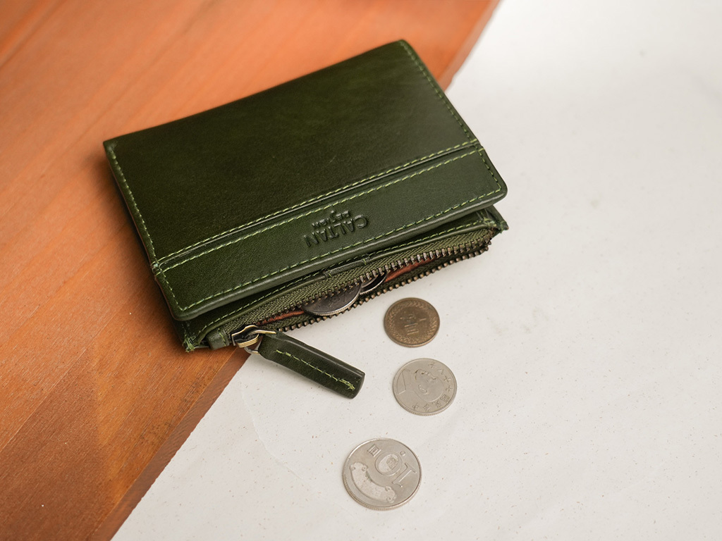 『新品上市』老爺有喜  簡約真皮扣式拉鍊短夾 (075160cd)