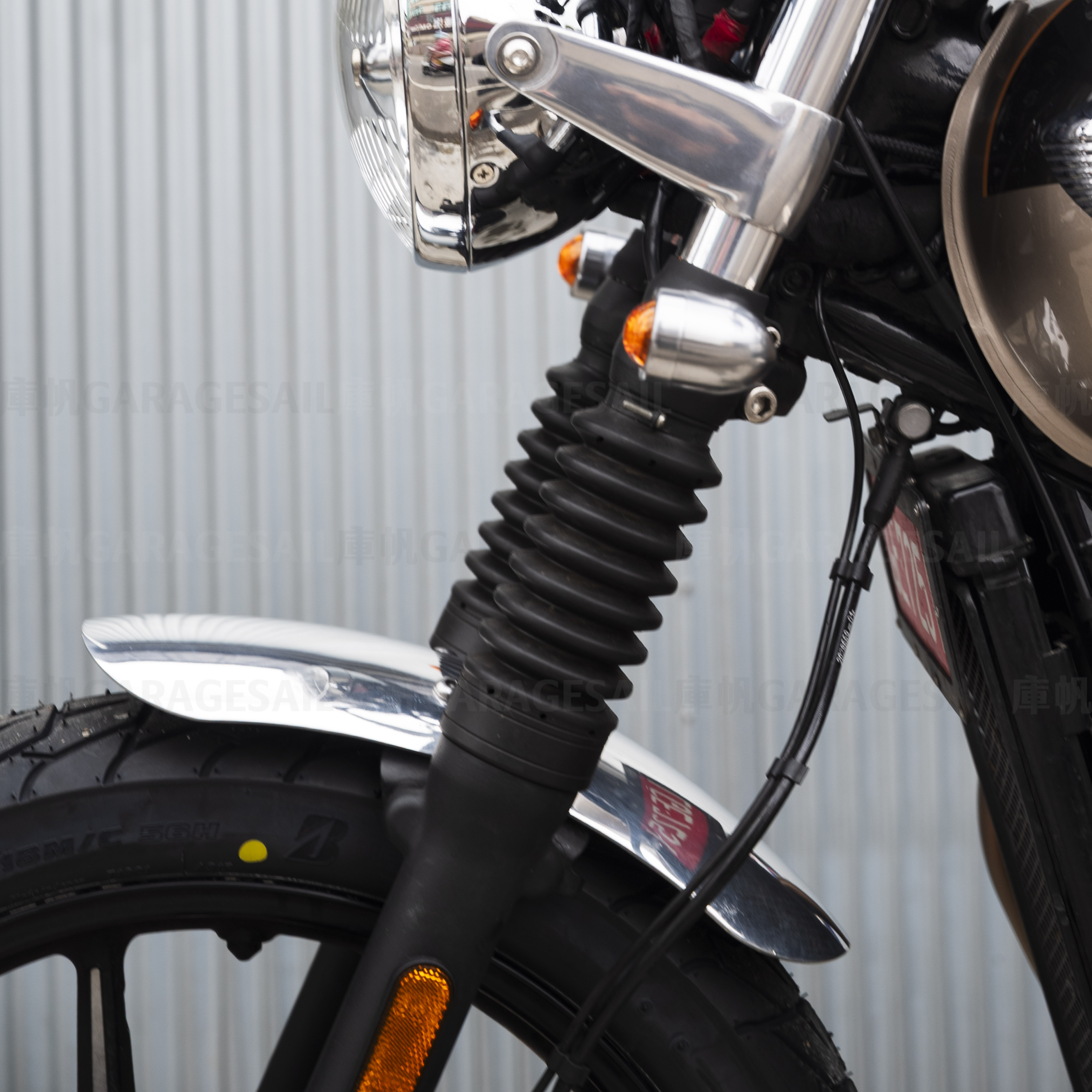 Motone 水冷凱旋專用 鋁合金 前土除 短款 - 拋光銀