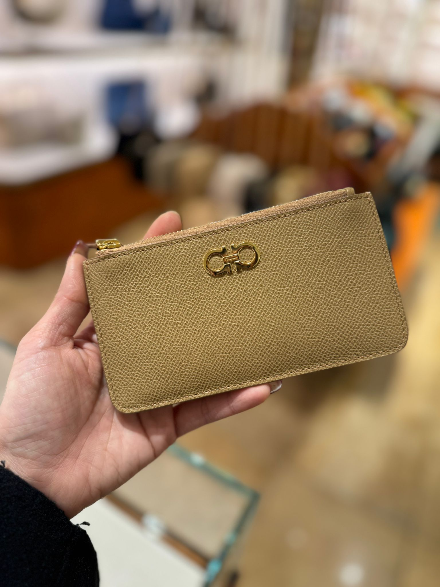 UK-CCG0306-569 (A19)