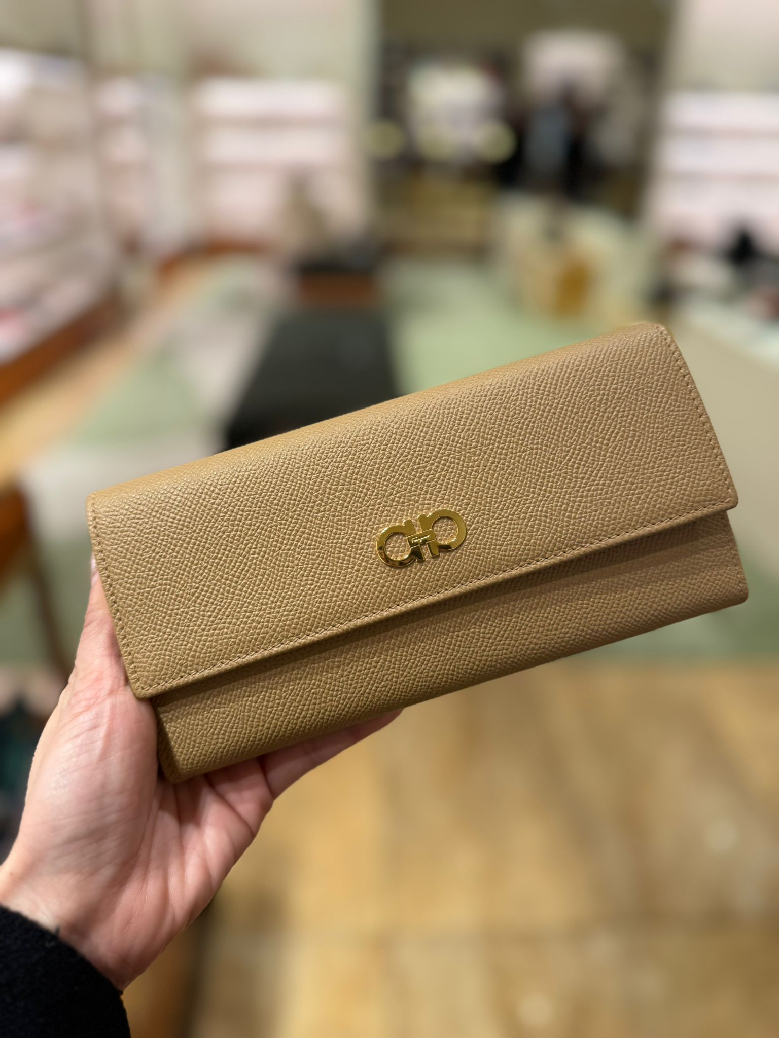 UK-CCG0306-572 (A22)