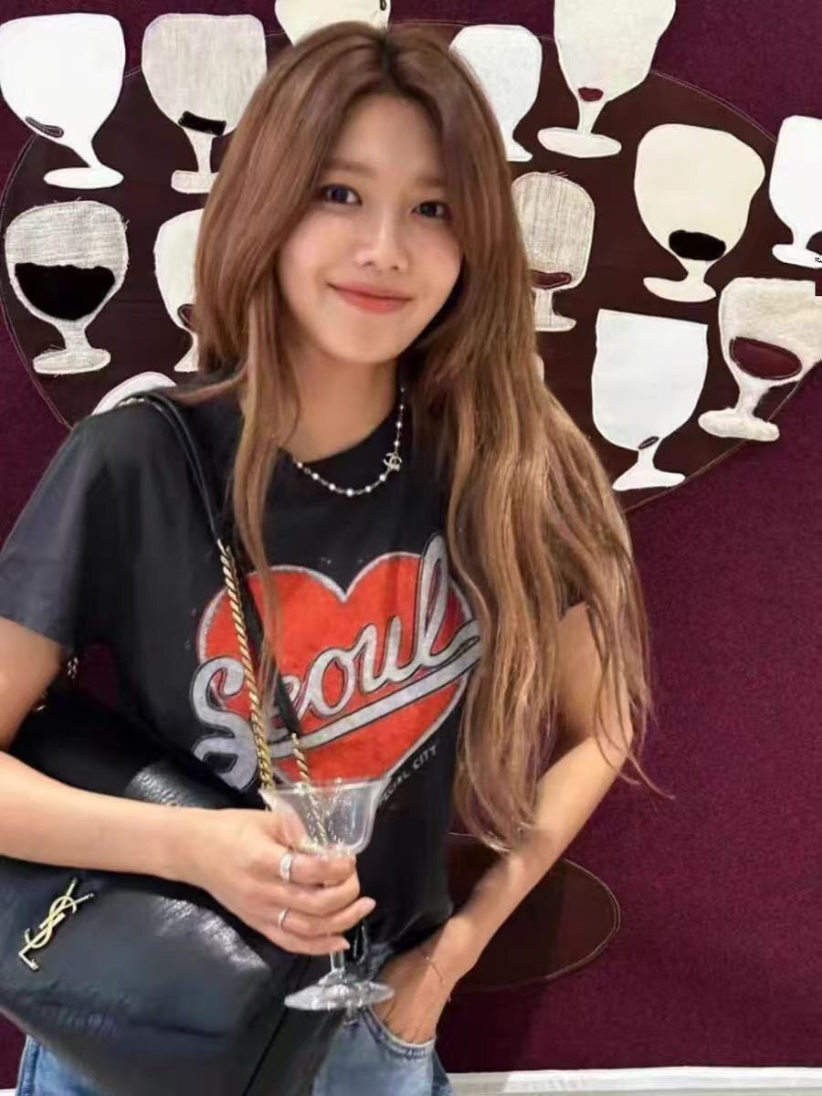 【時髦百搭的美式愛心草寫字母洗水棉tee】（預購）