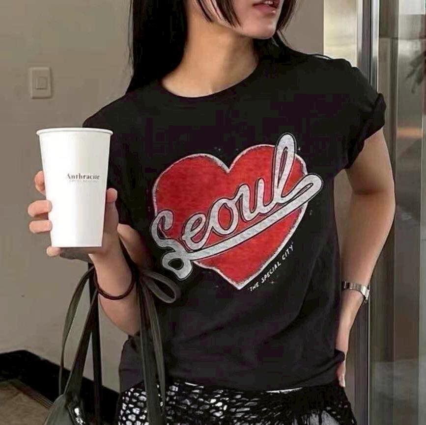 【時髦百搭的美式愛心草寫字母洗水棉tee】（預購）