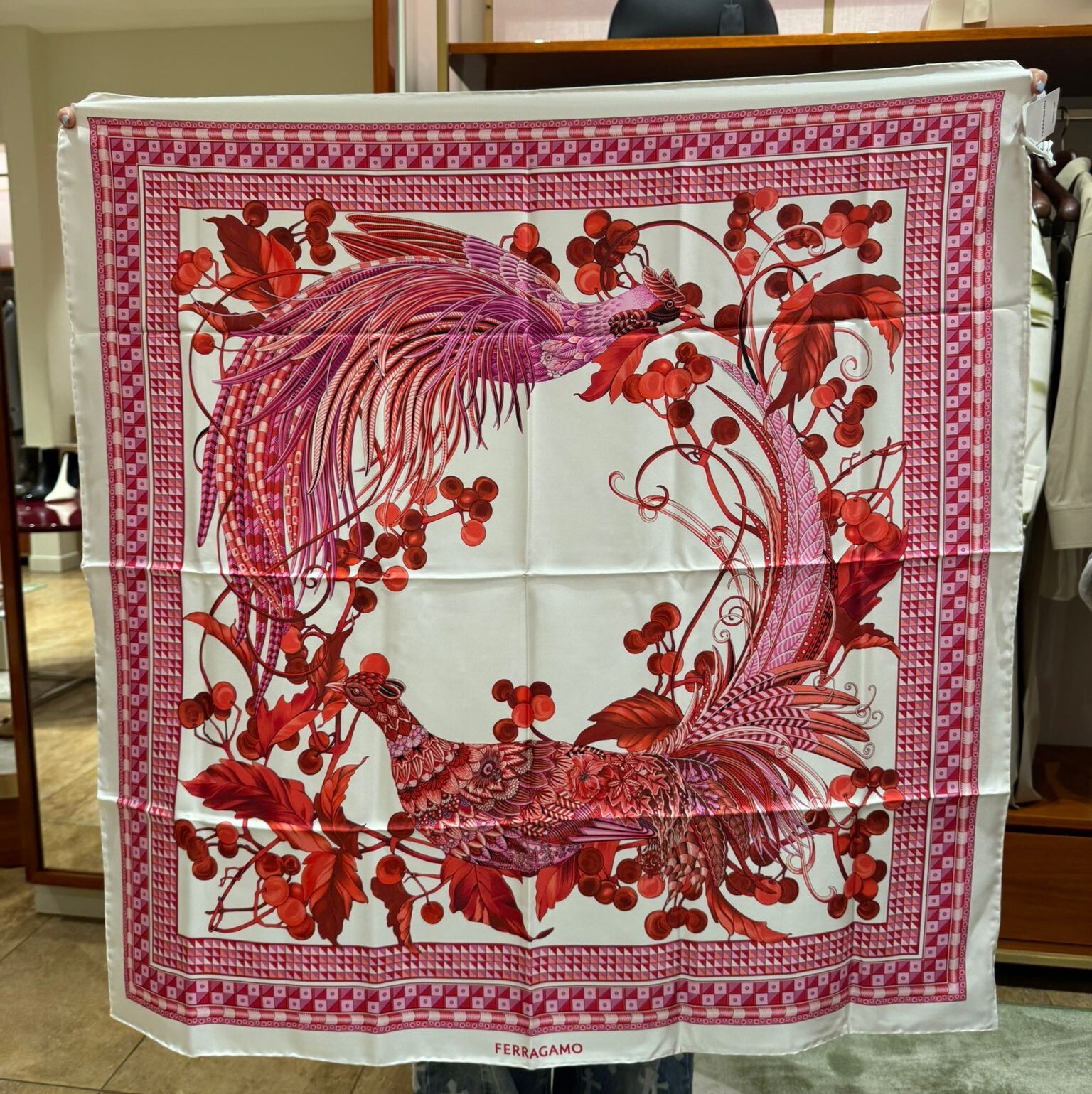 UK-CCG0306-579 100% SILK 90X90CM (A29)