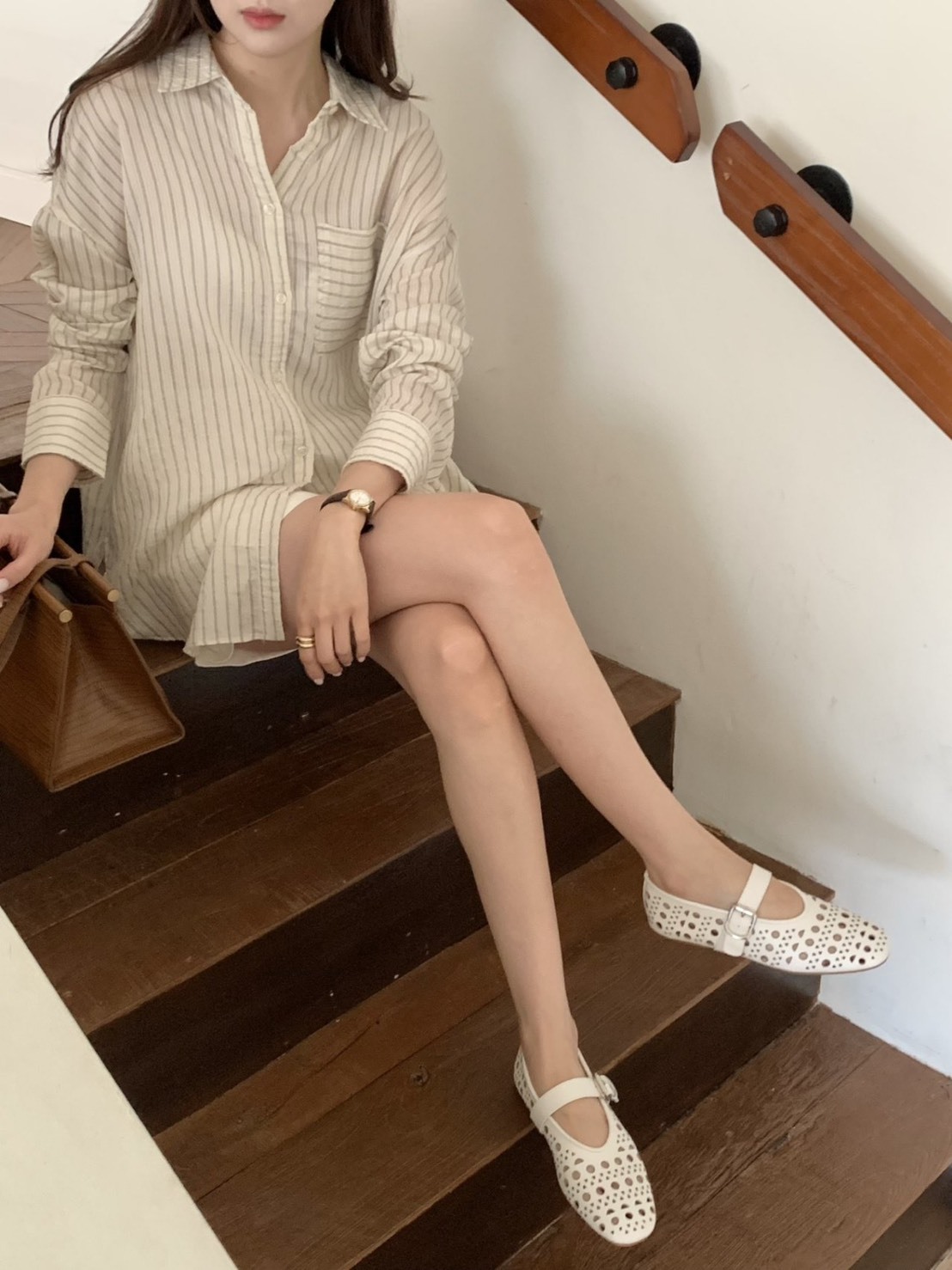 160洞洞皮平底鞋