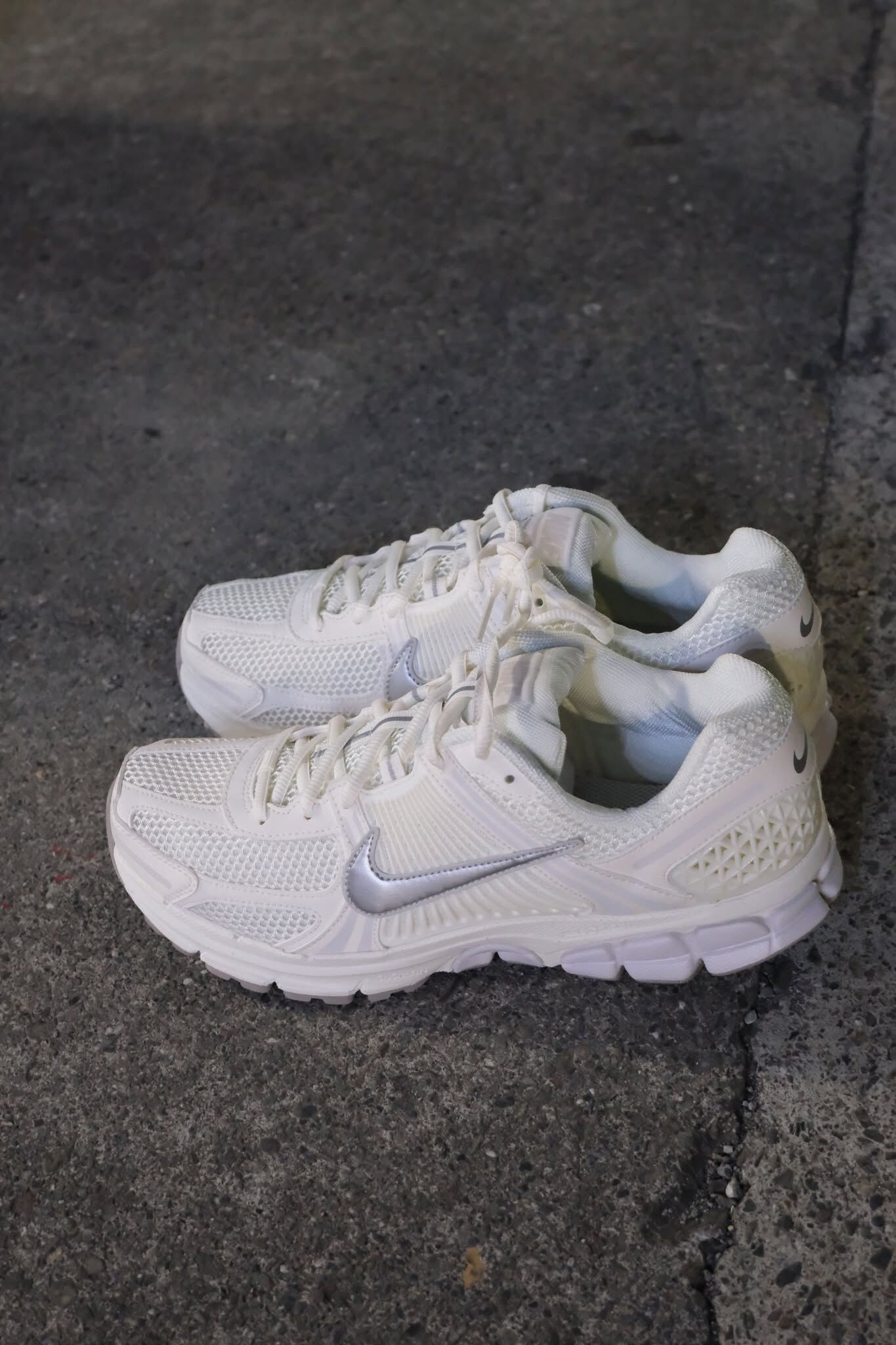 快速出貨 Nike Zoom Vomero 5 米白銀勾 白灰銀 銀勾 緩震 FB9149-103